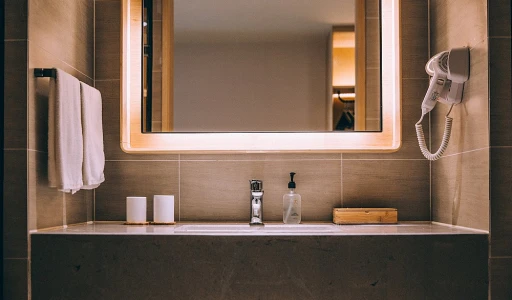 How does farm-to-table dining redefine luxury in boutique hotels?